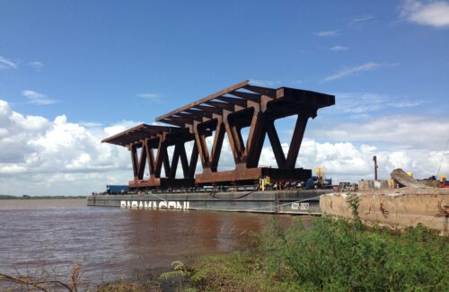 Gabarra - Traslado de Módulo de tercer puente sobre el Río Orinoco
